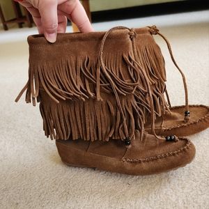 Minnetonka Decorah Double Fringe Moccasin Boots Dusty Brown Size 7 suede boots